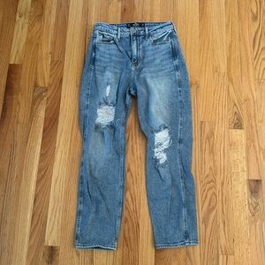 Hollister Ultra High-Rise Mom Jean, Size 7R (28)